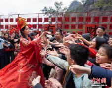 广西来宾：民俗进景区 游乐两相宜